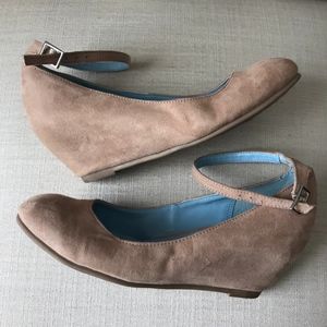 Chinese Laundry Ankle Strap Wedges Tan/Cream